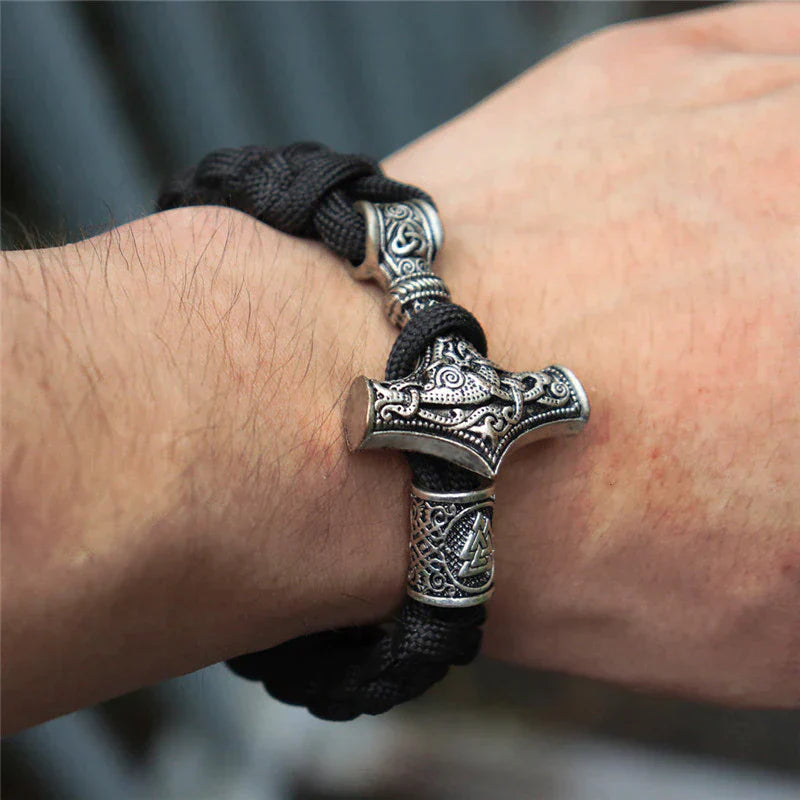 Paracord Bracelet with Mjolnir