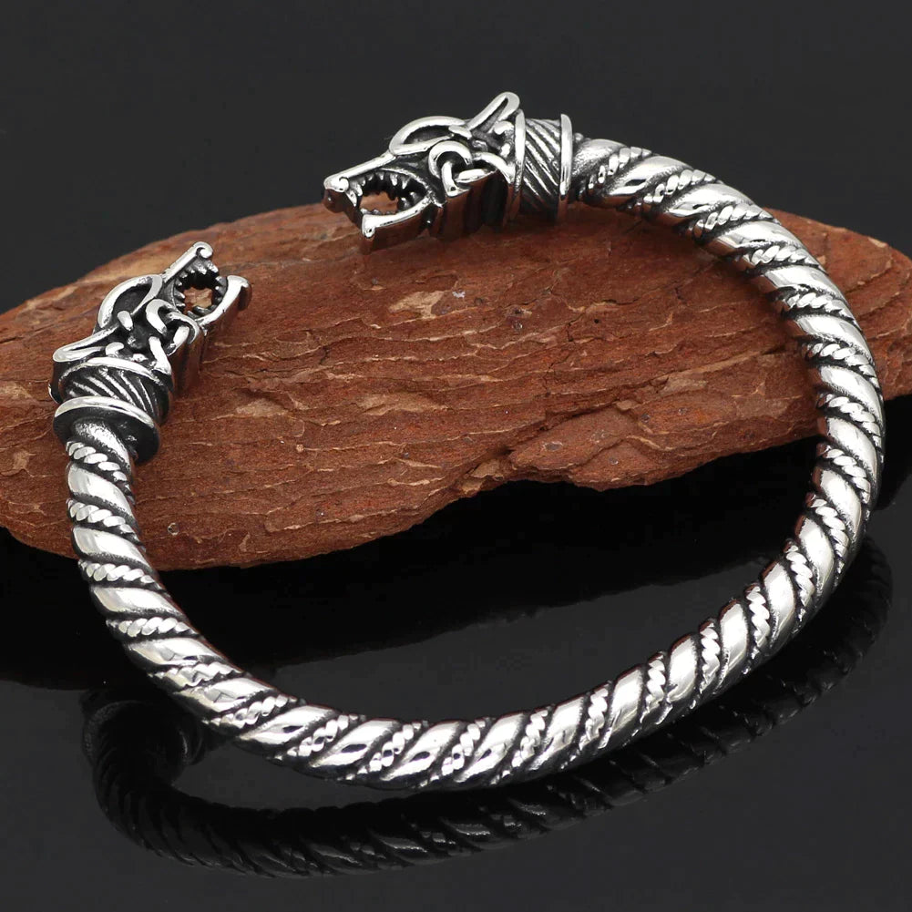 TWISTED WOLF'S HEAD VIKING ARM RING