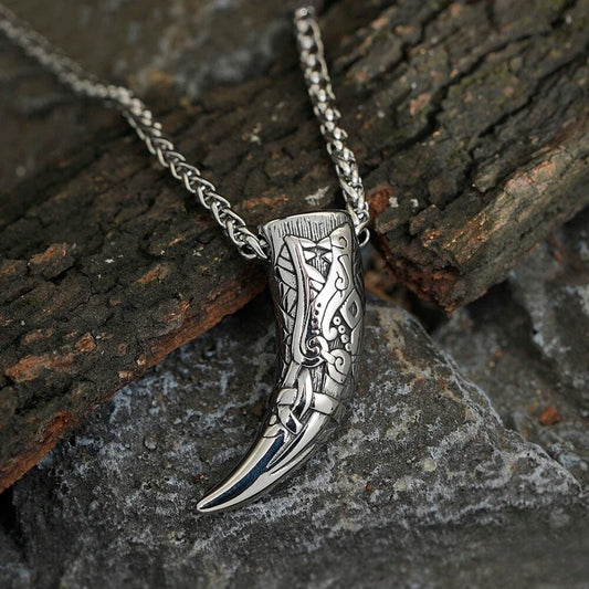 VIKING NECKLACE WITH ENGRAVED WOLF'S FANG PENDANT