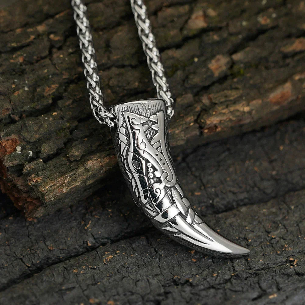 VIKING NECKLACE WITH ENGRAVED WOLF'S FANG PENDANT