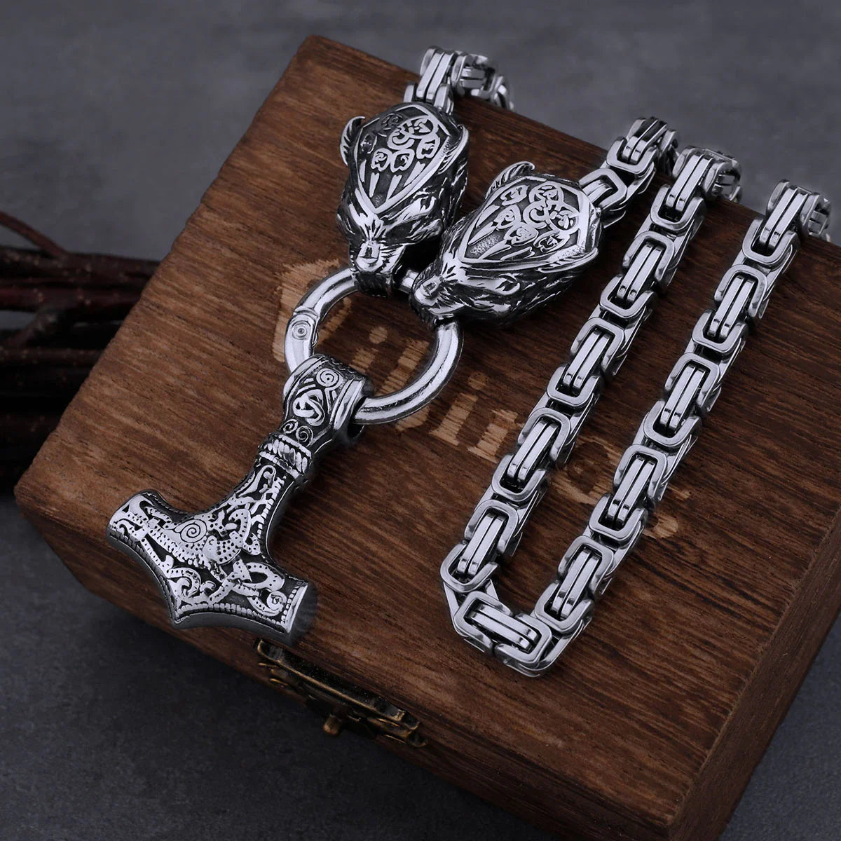 VIKING KING NECKLACE - ULFHEDNAR