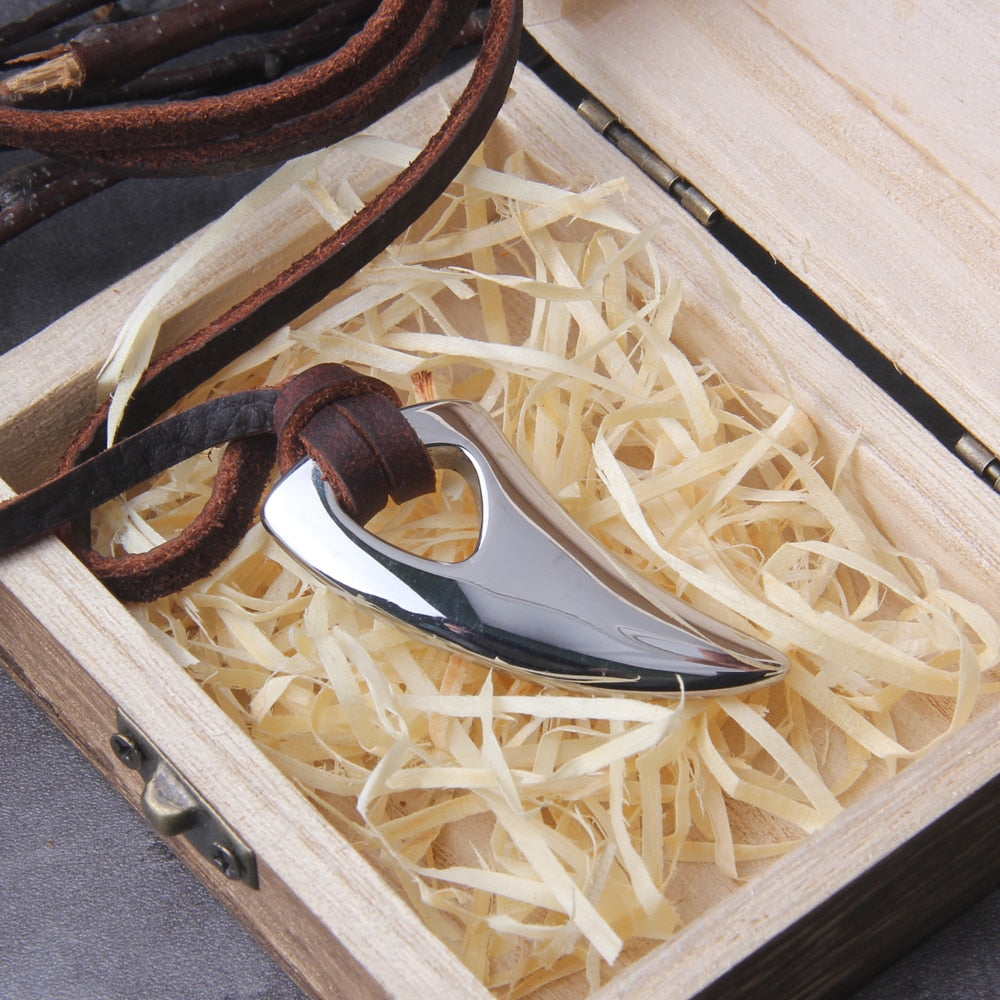 VIKING NECKLACE WITH WOLF'S FANG PENDANT