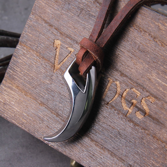 VIKING NECKLACE WITH WOLF'S FANG PENDANT