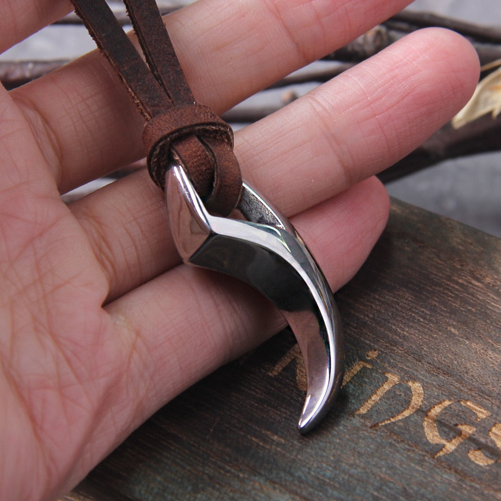 VIKING NECKLACE WITH WOLF'S FANG PENDANT