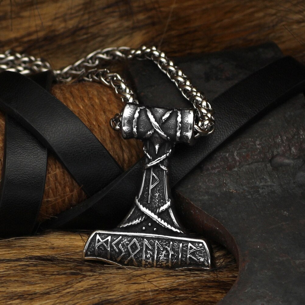 Thors Hammer Kette Runeninschriften