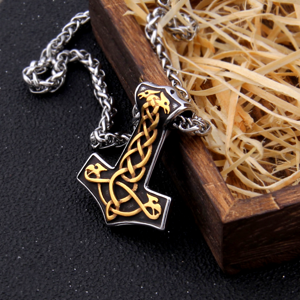 Thors Hammer Kette Goldene geknotete Raben