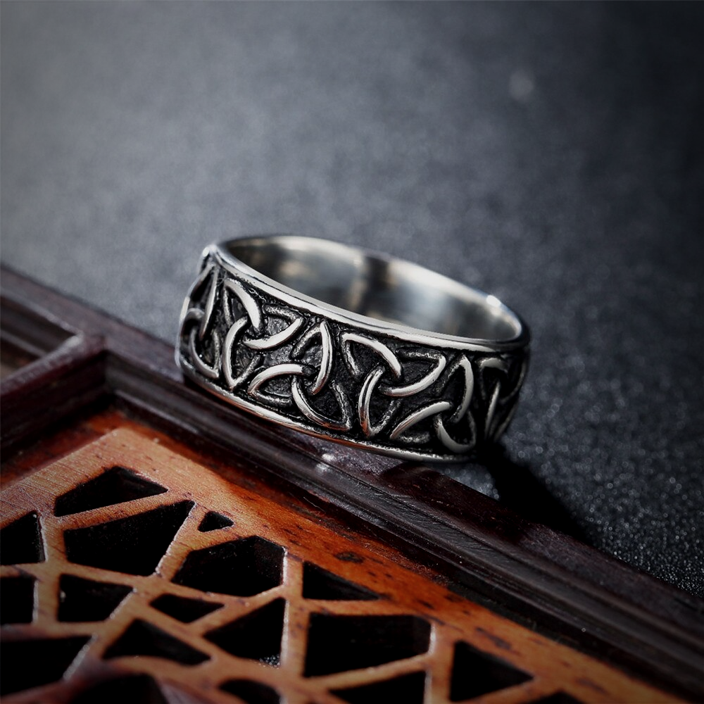 Wikinger Ring Triquetra Muster